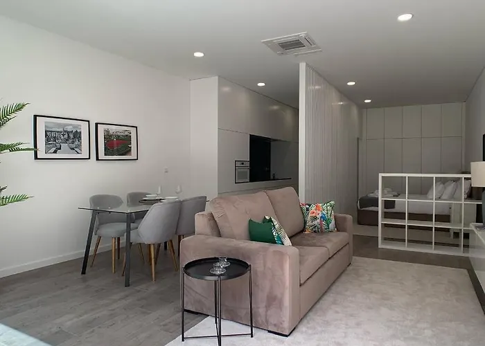 Palhotas - Jardim Santa Barbara *